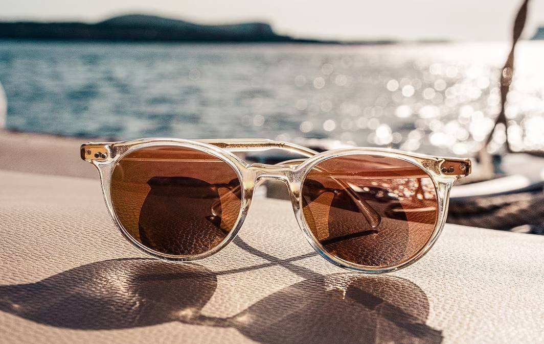 Transition Lenses vs. Prescription Sunglasses and Other Alternatives Choices